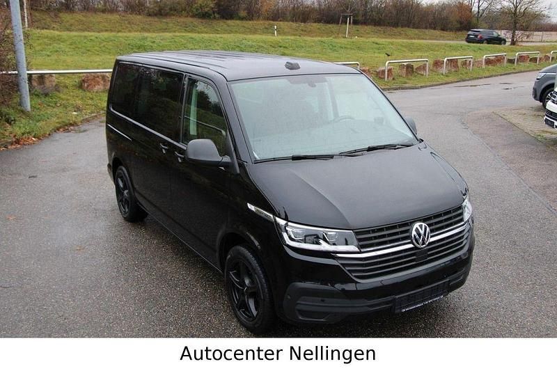 Gebraucht VW Multivan Trendline 150 PS (110 kW) 2020 Deep black perleffekt Van