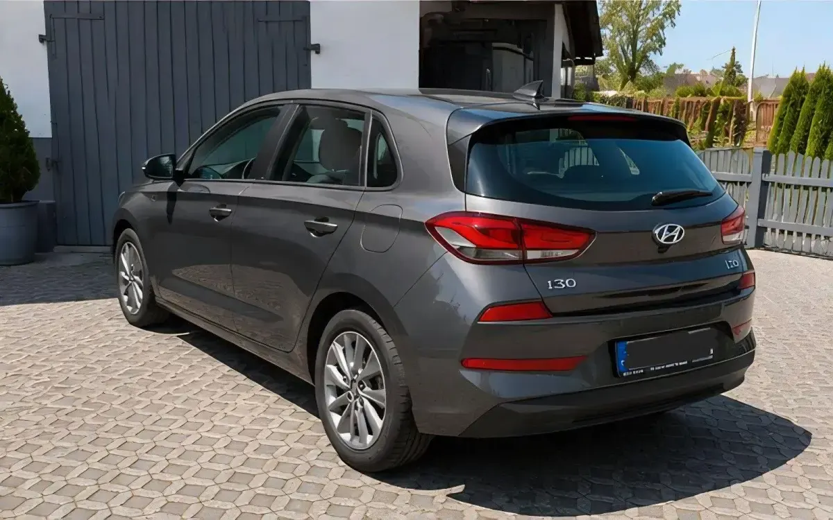 Gebraucht Hyundai i30 Passion Plus 140 PS (102 kW) 2018 Grau Limousine