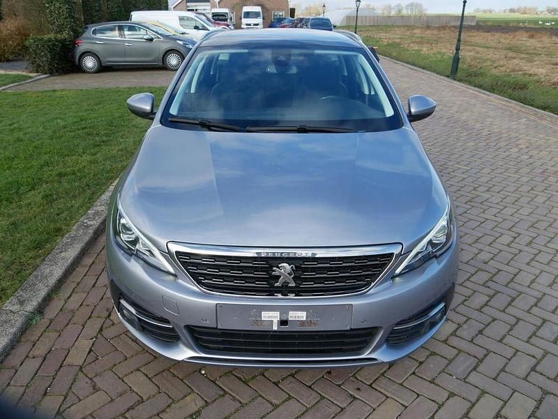 Gebraucht Peugeot 308 SW Allure 131 PS (96 kW) 2019 Grau Kombi