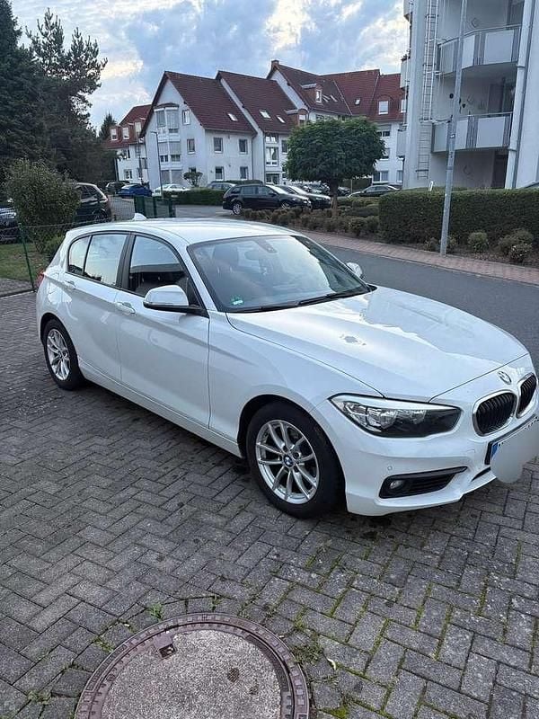 Weiß Gebraucht 2015 BMW 116 Advantage Kleinwagen | 7.999 € (Guter Preis) - Bild 1/4