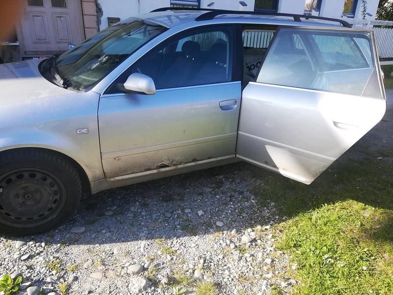 Second-hand Audi A6 150 CP (110 kW) 2003 Argintiu Break