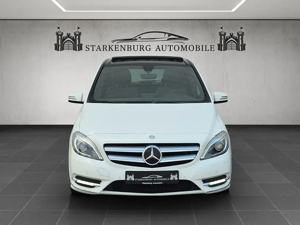 Gebraucht Mercedes B180 Urban 122 PS (89 kW) 2012 Weiß Kleinwagen