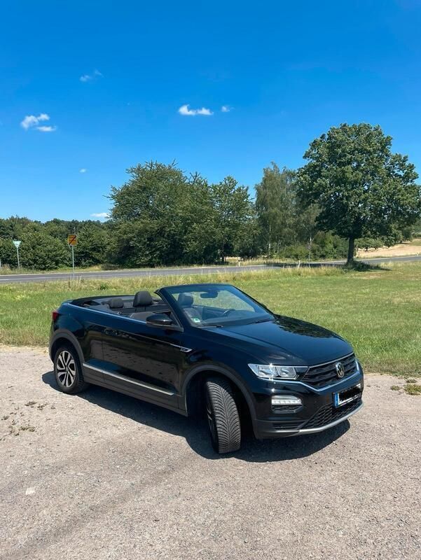 Schwarz Gebraucht 2021 VW T-Roc Cabriolet Active Cabrio | 23.800 € (Etwas zu teuer) - Bild 1/4