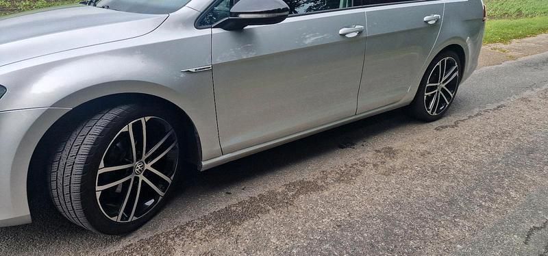 Silber Gebraucht 2016 VW Golf VII Kombi | 9.500 € - Bild 1/4