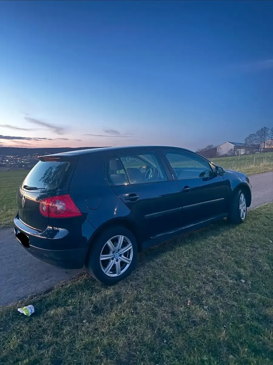 Gebraucht VW Golf V 76 PS (55 kW) 2005 Blau Kleinwagen