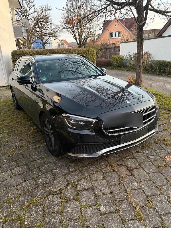 Schwarz Gebraucht 2021 Mercedes E220 Kombi | 14.500 € (Guter Preis) - Bild 1/4