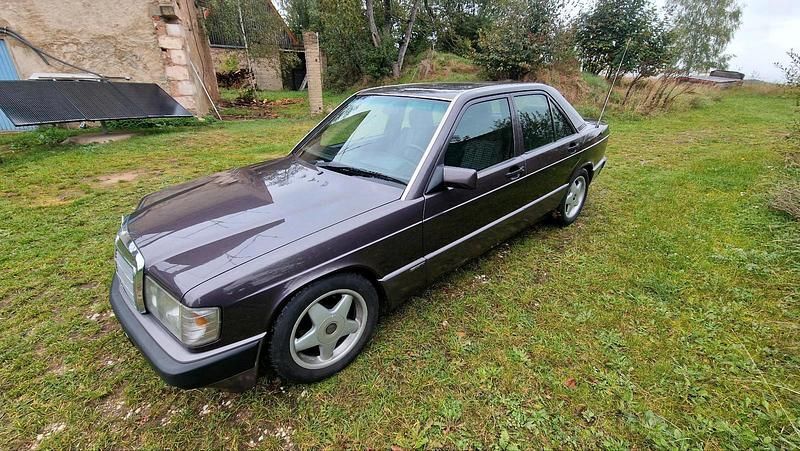 Gebraucht Mercedes 190 122 PS (89 kW) 1990 Andere farben Limousine