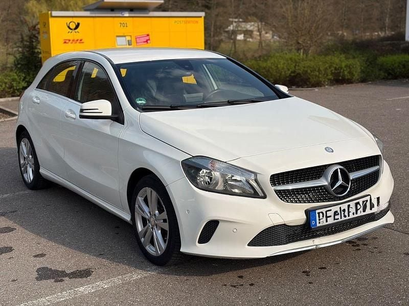 Gebraucht Mercedes A180 109 PS (80 kW) 2016 Weiß Limousine