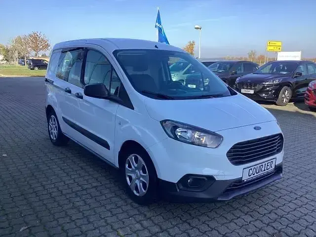 Gebraucht Ford Transit Trend 101 PS (74 kW) 2020 Frozen white Van