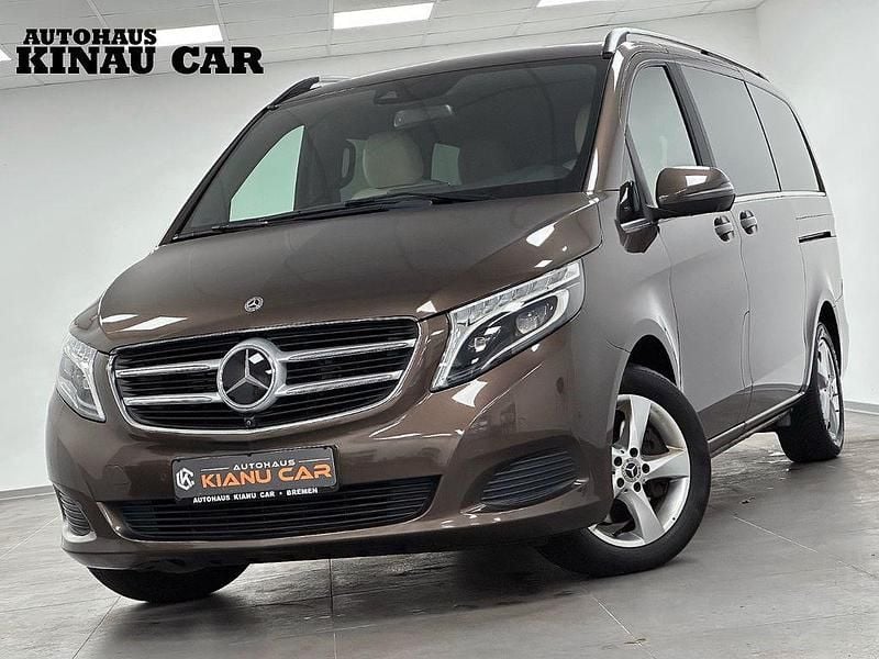 Braun Gebraucht 2018 Mercedes V250 Edition Van / Kleinbus | 36.990 € (Guter Preis) - Bild 1/4