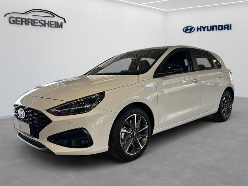 Weiss Gebraucht 2025 Hyundai i30 Advantage Limousine | 24.287 € (Etwas zu teuer) - Bild 1/4