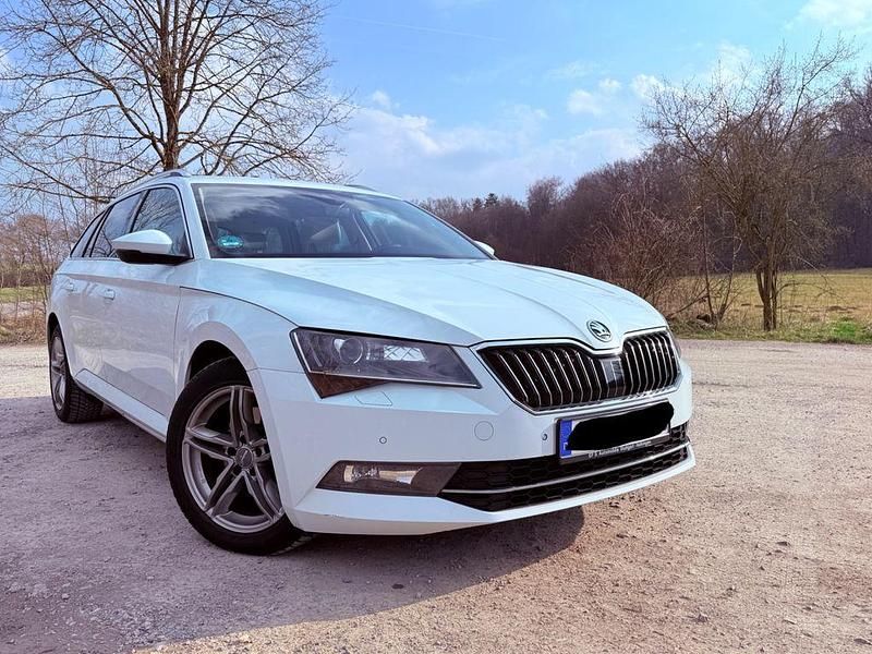 Gebraucht Skoda Superb Style 190 PS (139 kW) 2016 Weiß Kombi