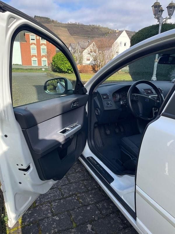 Gebraucht Volvo S40 Kinetic 114 PS (83 kW) 2012 Weiß Limousine