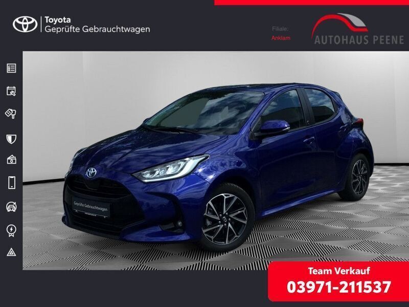 Nachtblau mica metallic Gebraucht 2023 Toyota Yaris Hybrid Basis Limousine | 22.890 € (Fairer Preis) - Bild 1/4