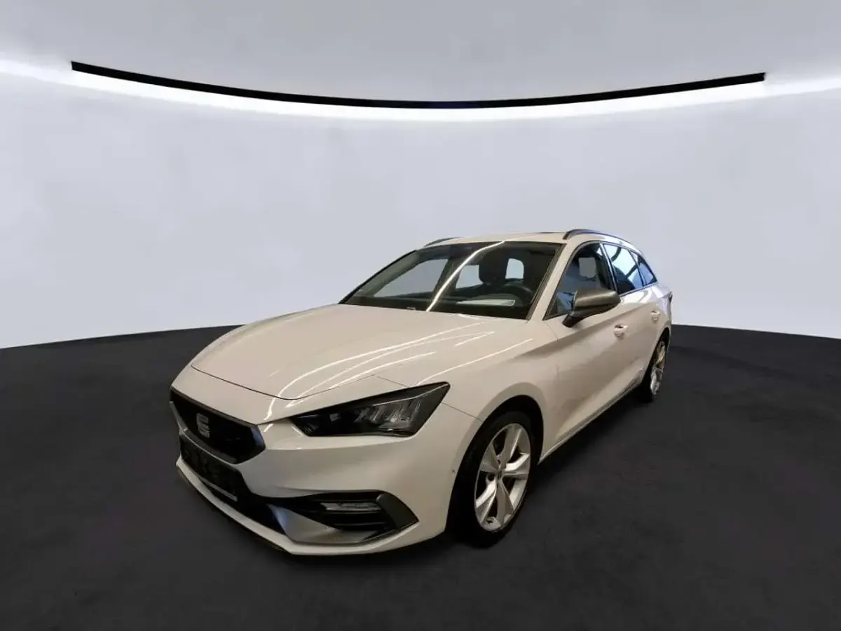 Gebraucht Seat Leon FR-Line 150 PS (110 kW) 2023 "candy" weiss Kombi