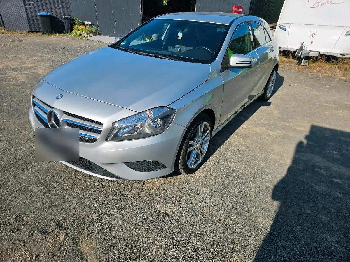 Gebraucht Mercedes A180 109 PS (80 kW) 2014 Weiß Kleinwagen