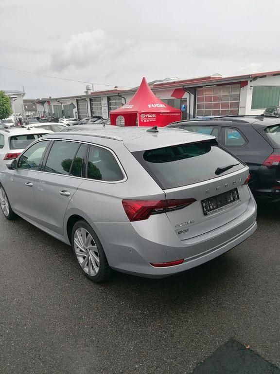 Gebraucht Skoda Octavia First Edition 150 PS (110 kW) 2020 Silber Kombi