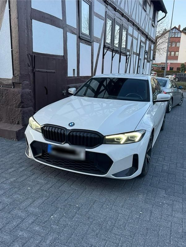 Gebraucht BMW 330e 292 PS (214 kW) 2022 Weiß Limousine