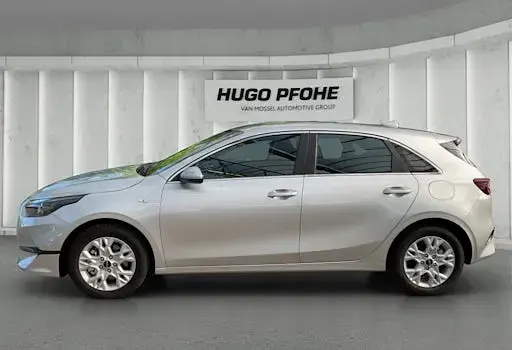 Nowe Kia Ceed Vision 100 KM (73 kW) 2025 Srebrny Hatchback