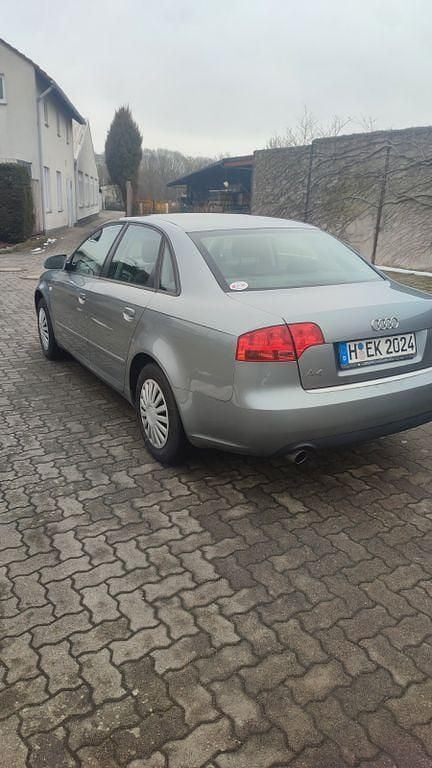 Grau Gebraucht 2005 Audi A4 Limousine | 1.450 € (Superpreis) - Bild 1/4