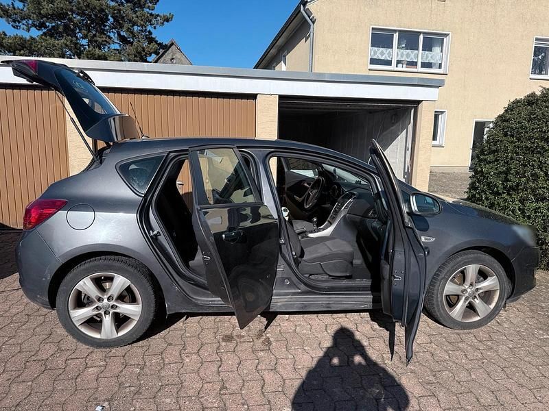 Gebraucht Opel Astra S 104 PS (76 kW) 2011 Grau Kleinwagen