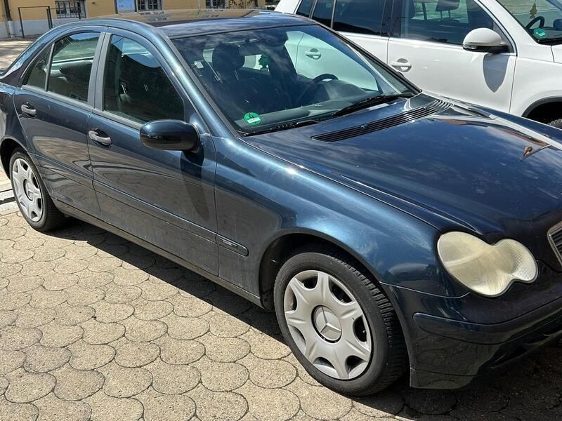 Schwarz Gebraucht 2002 Mercedes C180 Limousine | 2.200 € - Bild 1/4