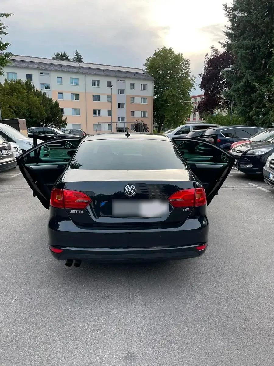 Gebraucht VW Jetta 121 PS (88 kW) 2013 Schwarz Limousine