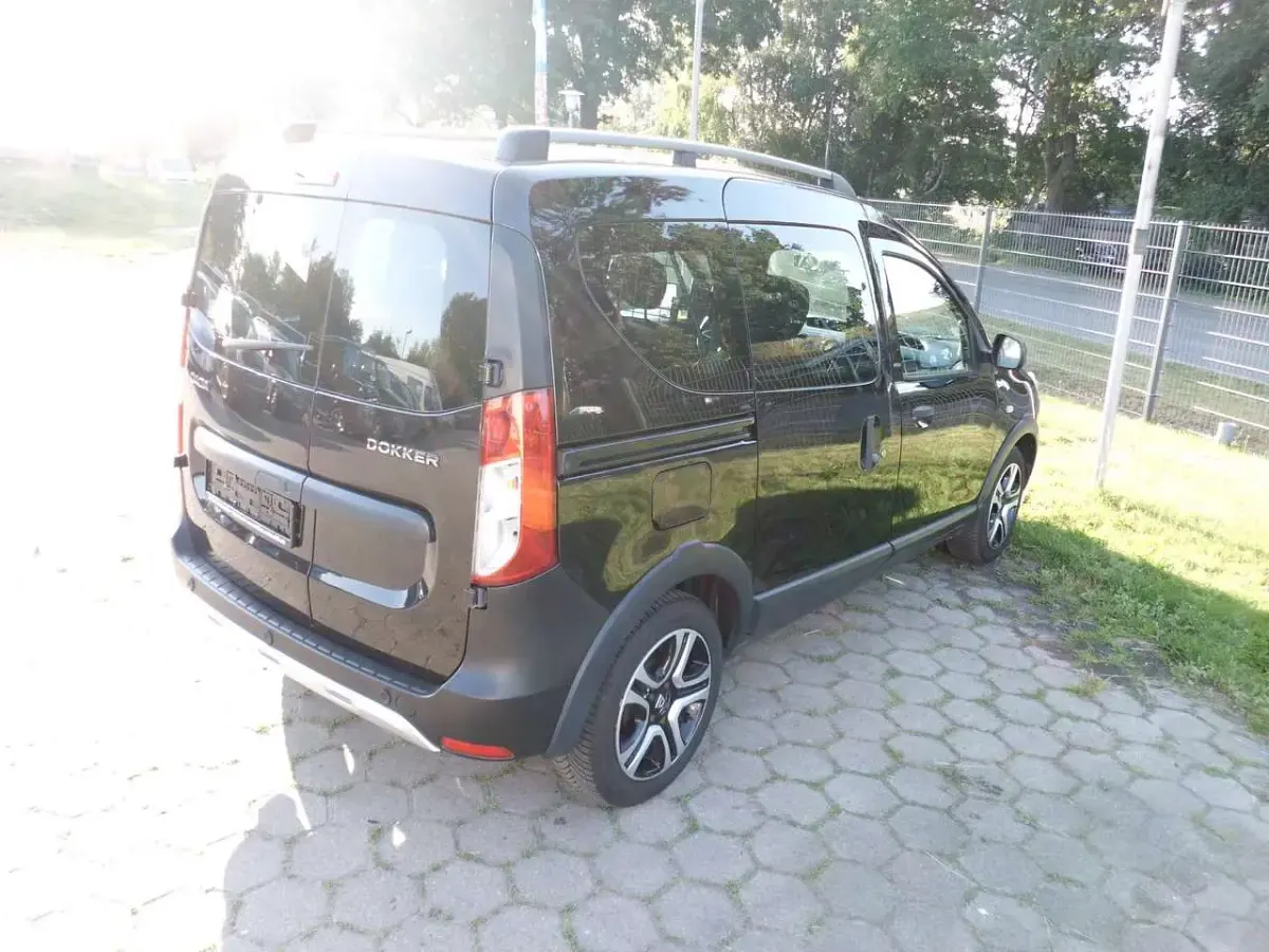 Gebraucht Dacia Dokker Celebration 116 PS (85 kW) 2018 Perlmuttschwarz Van / Kleinbus
