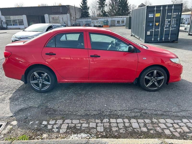 Gebraucht Toyota Corolla 132 PS (97 kW) 2011 Rot Limousine
