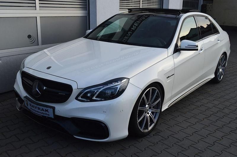 Weiß Gebraucht 2015 Mercedes E63 AMG AMG Limousine | 43.900 € (Etwas zu teuer) - Bild 1/2