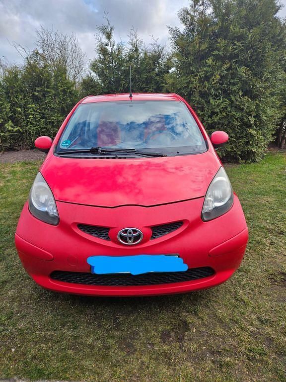 Gebraucht Toyota Aygo 68 PS (50 kW) 2008 Rot Kleinwagen