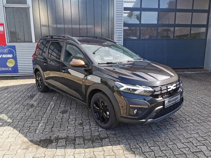 Neu Dacia Jogger Extreme 101 PS (74 kW) 2025 Schwarz (perlmuttschwarz) Van / Kleinbus