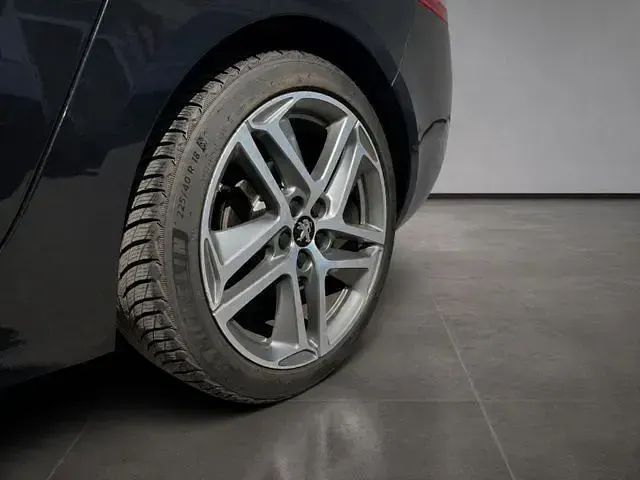 Gebraucht Peugeot 308 SW Allure 131 PS (96 kW) 2018 Schwarz Kombi