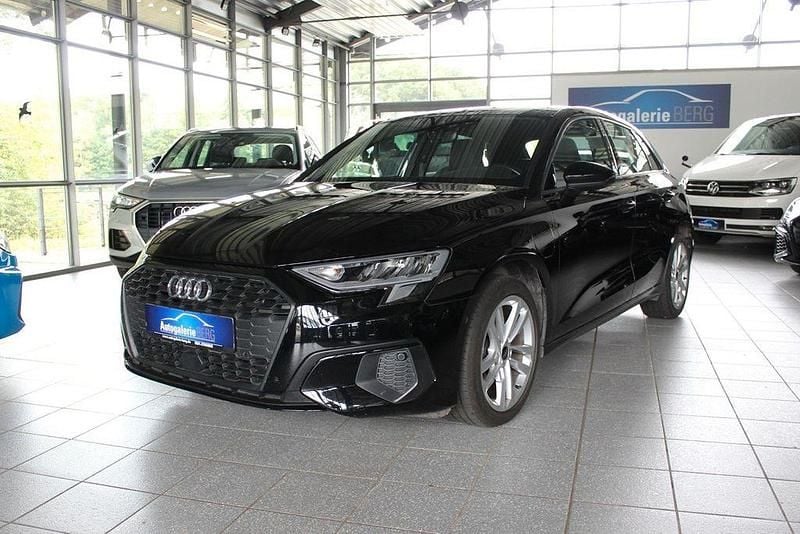 Schwarz Gebraucht 2022 Audi A3 Sportback e-tron S-Line Limousine | 24.250 € (Superpreis) - Bild 1/4