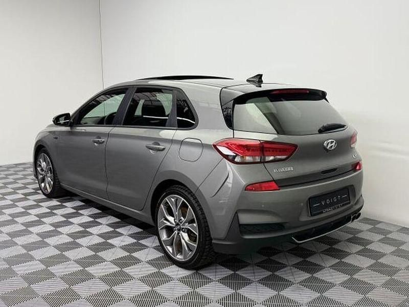 Gebraucht Hyundai i30 N Line 140 PS (102 kW) 2020 Olivine grey / met Limousine