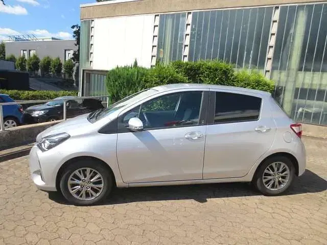 Gebraucht Toyota Yaris Team 111 PS (81 kW) 2018 Silber Limousine