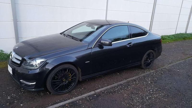 Schwarz Gebraucht 2011 Mercedes C250 Coupé | 8.500 € (Fairer Preis) - Bild 1/4