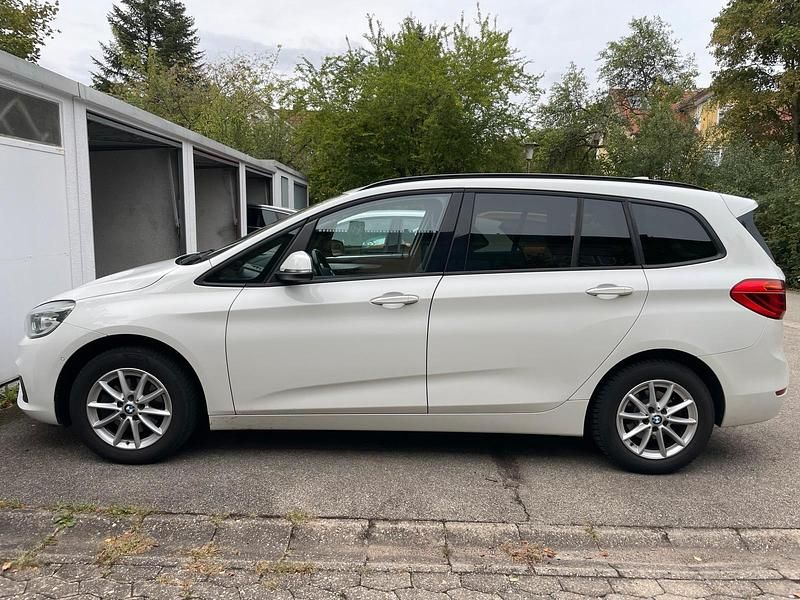 Weiß Gebraucht 2016 BMW 216 Gran Tourer Van / Kleinbus | 15.000 € - Bild 1/4
