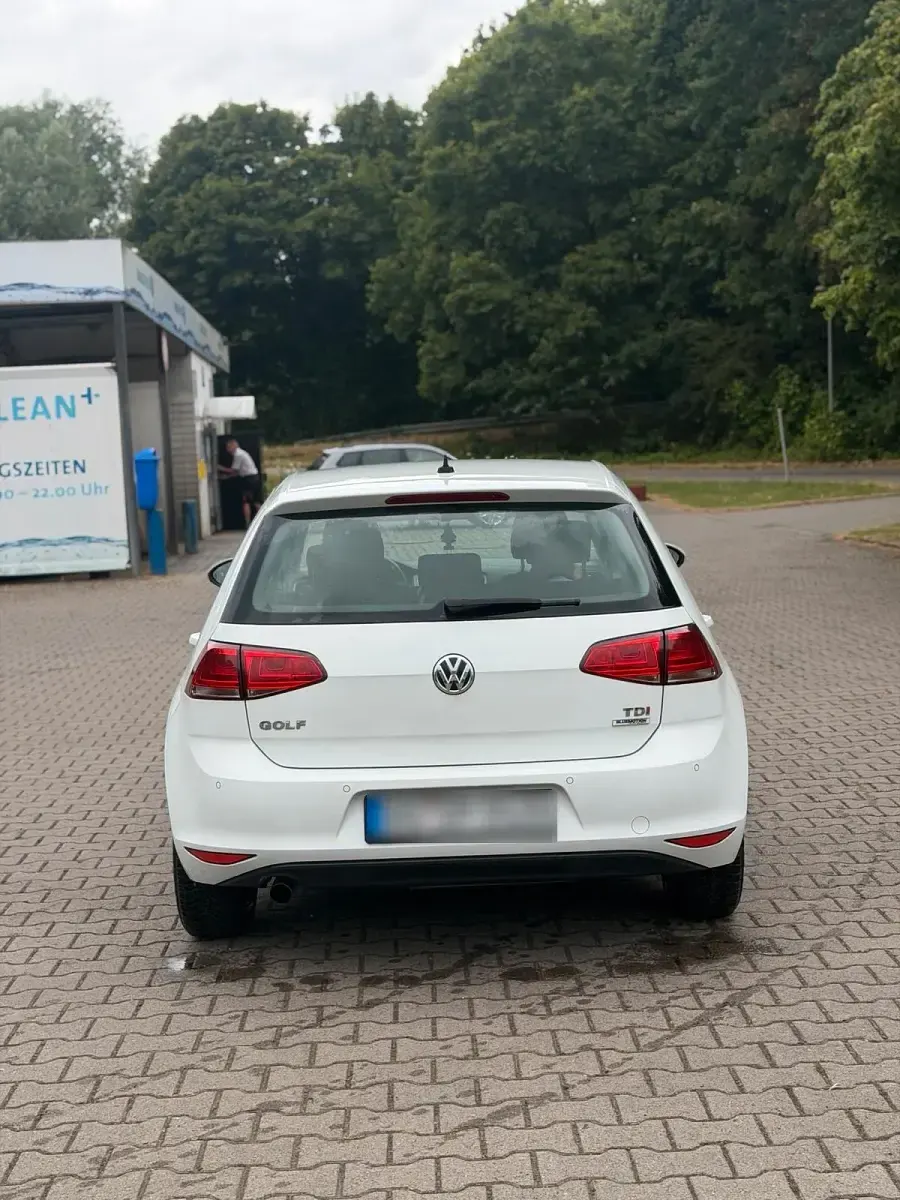 Gebraucht VW Golf VII 110 PS (80 kW) 2015 Weiß Limousine
