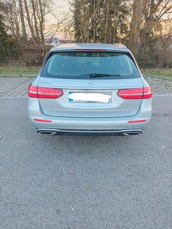 Second-hand Mercedes E200 184 CP (135 kW) 2017 Negru Break