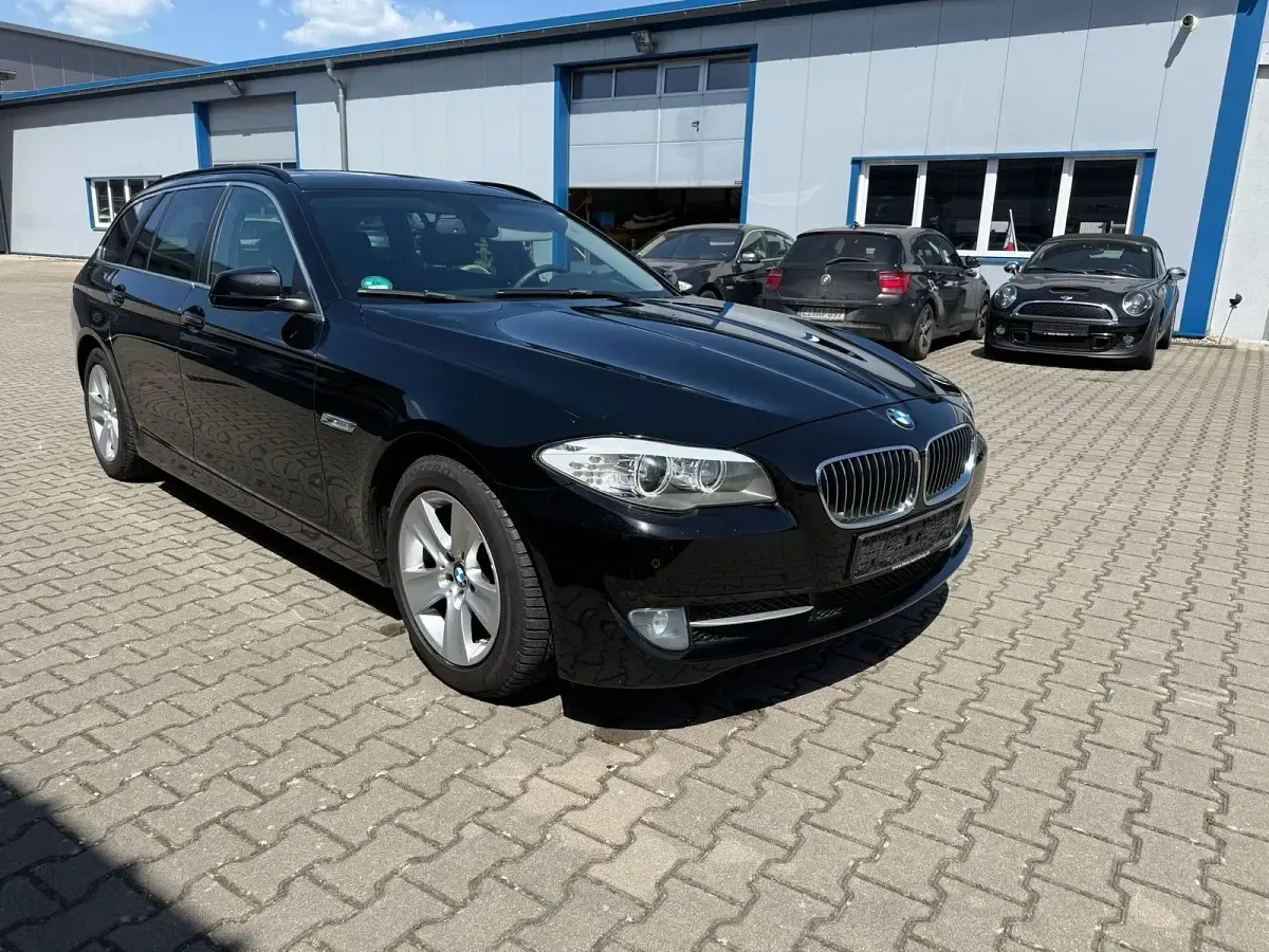 Gebraucht BMW 520 184 PS (135 kW) 2012 Schwarz Kombi