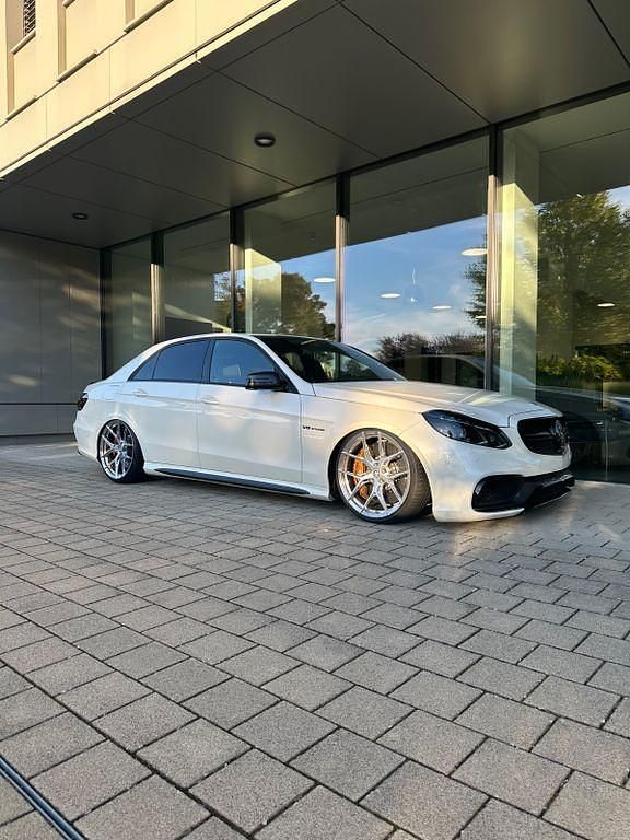 Weiß Gebraucht 2013 Mercedes E63 AMG AMG Limousine | 43.000 € (Teuer) - Bild 1/4