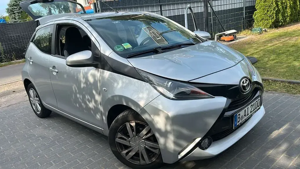 Gebraucht Toyota Aygo X-play 69 PS (50 kW) 2017 Grau Kleinwagen