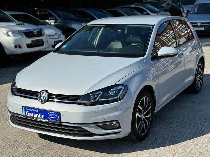 Silber Gebraucht 2017 VW Golf VII Highline Limousine | 13.999 € (Fairer Preis) - Bild 1/4