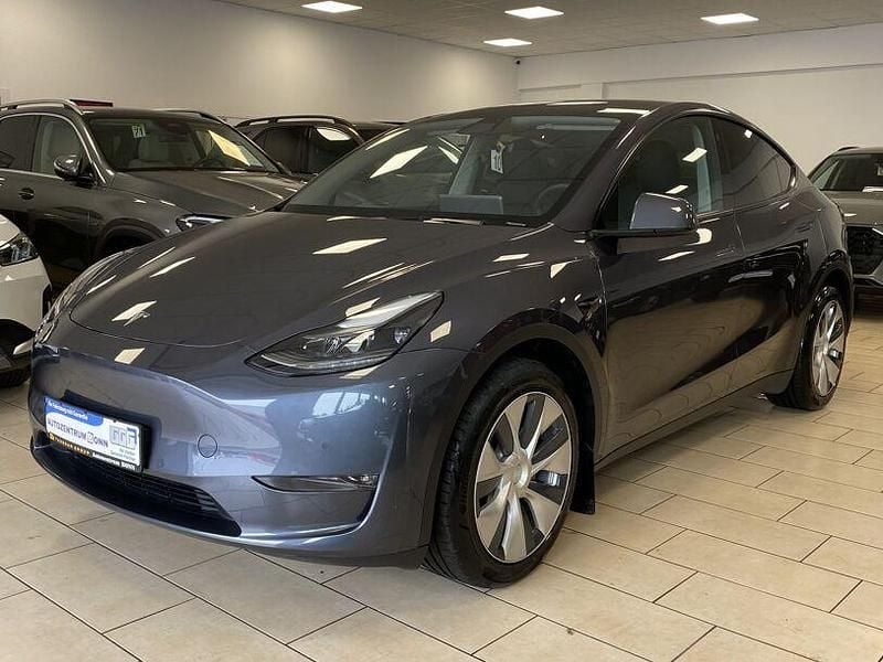 Grau Gebraucht 2022 Tesla Model Y SUV | 35.400 € (Guter Preis) - Bild 1/4