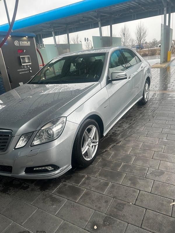 Gebraucht Mercedes E220 170 PS (125 kW) 2009 Silber Limousine