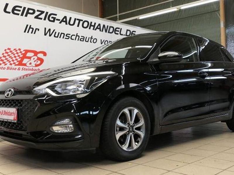 Schwarz Gebraucht 2020 Hyundai i20 Advantage Limousine | 14.974 € (Fairer Preis) - Bild 1/4