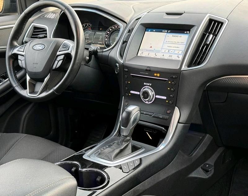 Gebraucht Ford Edge Titanium 209 PS (153 kW) 2017 Grau SUV