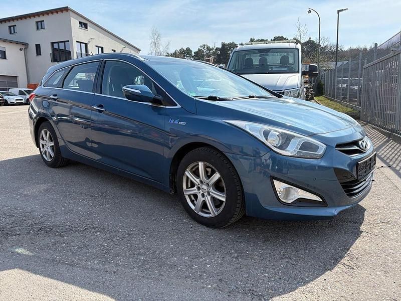 Gebraucht Hyundai i40 Style 116 PS (85 kW) 2014 Blau Kombi