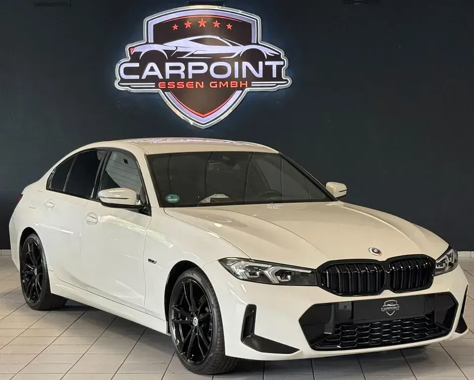 Gebraucht BMW 320e M Sport 204 PS (150 kW) 2022 Weiß Limousine